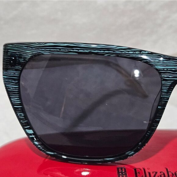 🕶Elizabeth Arden, Aqua stripe sunglasses. - Picture 3 of 10